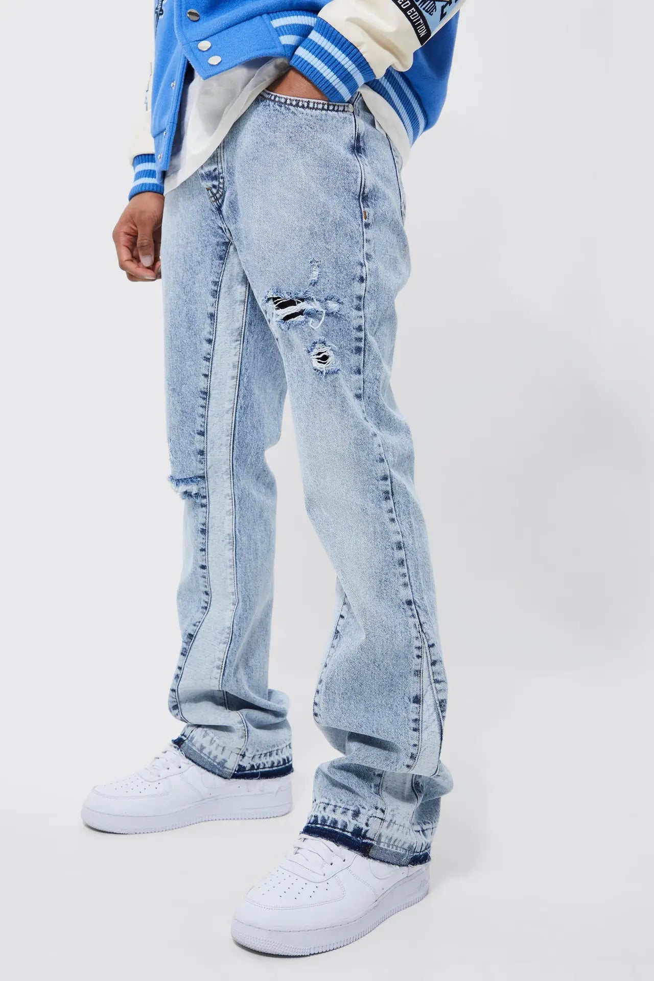 boohooMAN - Slim Flare Washed Distressed Gusset Panel Jeans