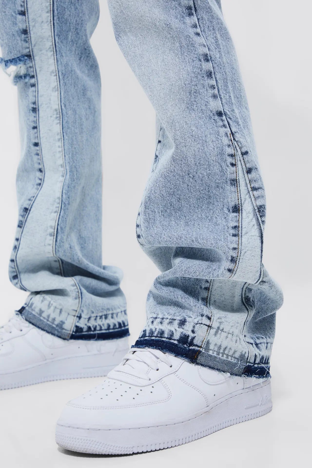 boohooMAN - Slim Flare Washed Distressed Gusset Panel Jeans